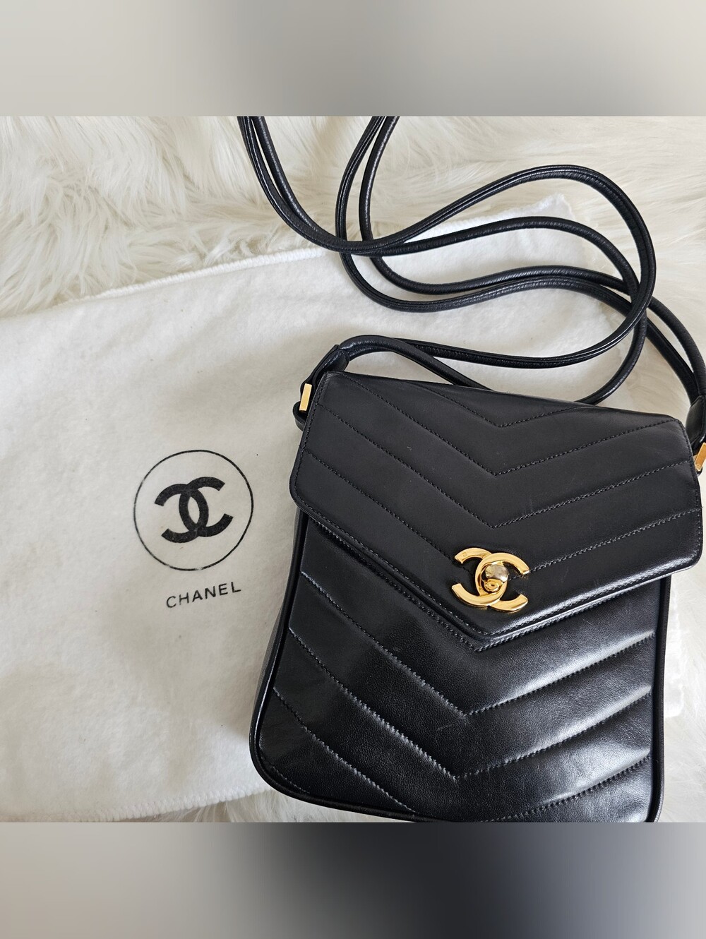 🖤 Chanel Chevron Crossbody 🖤